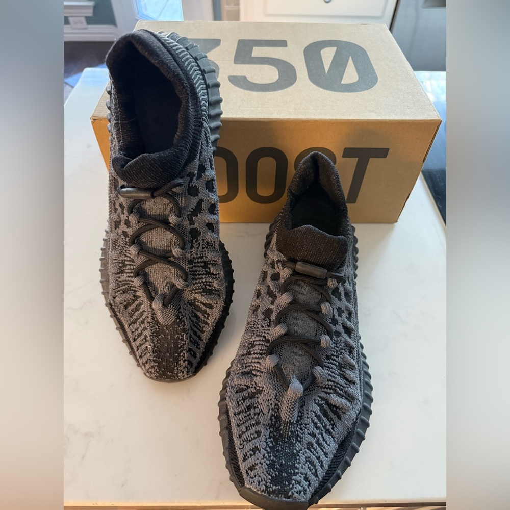 100% Authentic Yeezy 350 V2 CMPCT Slate Onyx- excellent condition